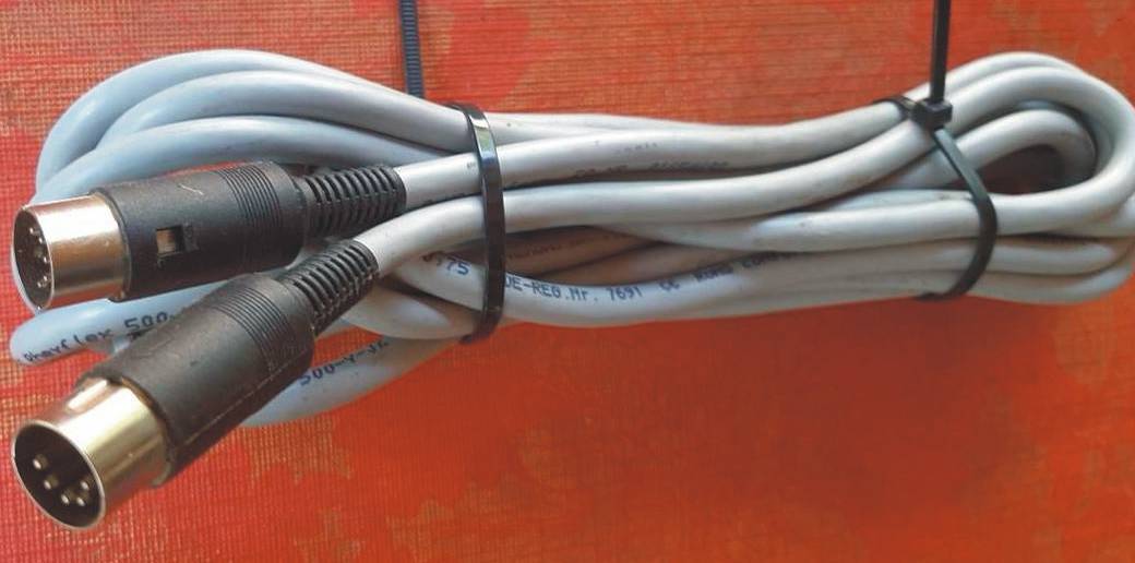 cable.jpg (34929 bytes)